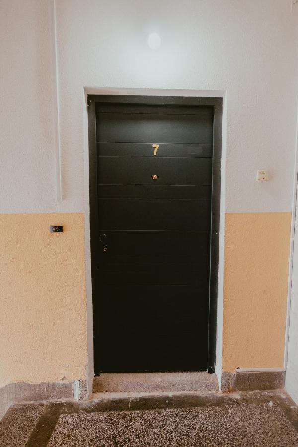 Bloom Suites Pristina Exterior foto